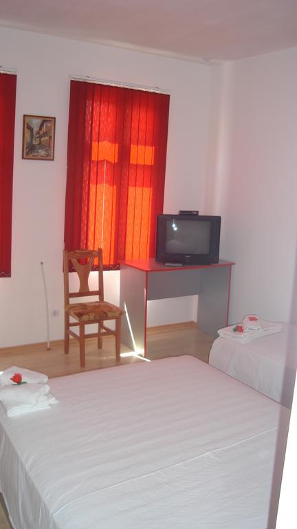Guest House - Μπατάκ Εξωτερικό φωτογραφία